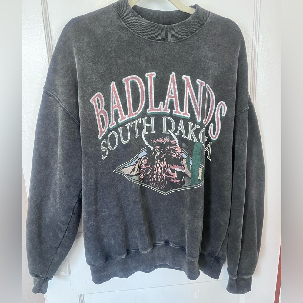 Abercrombie graphic crew neck